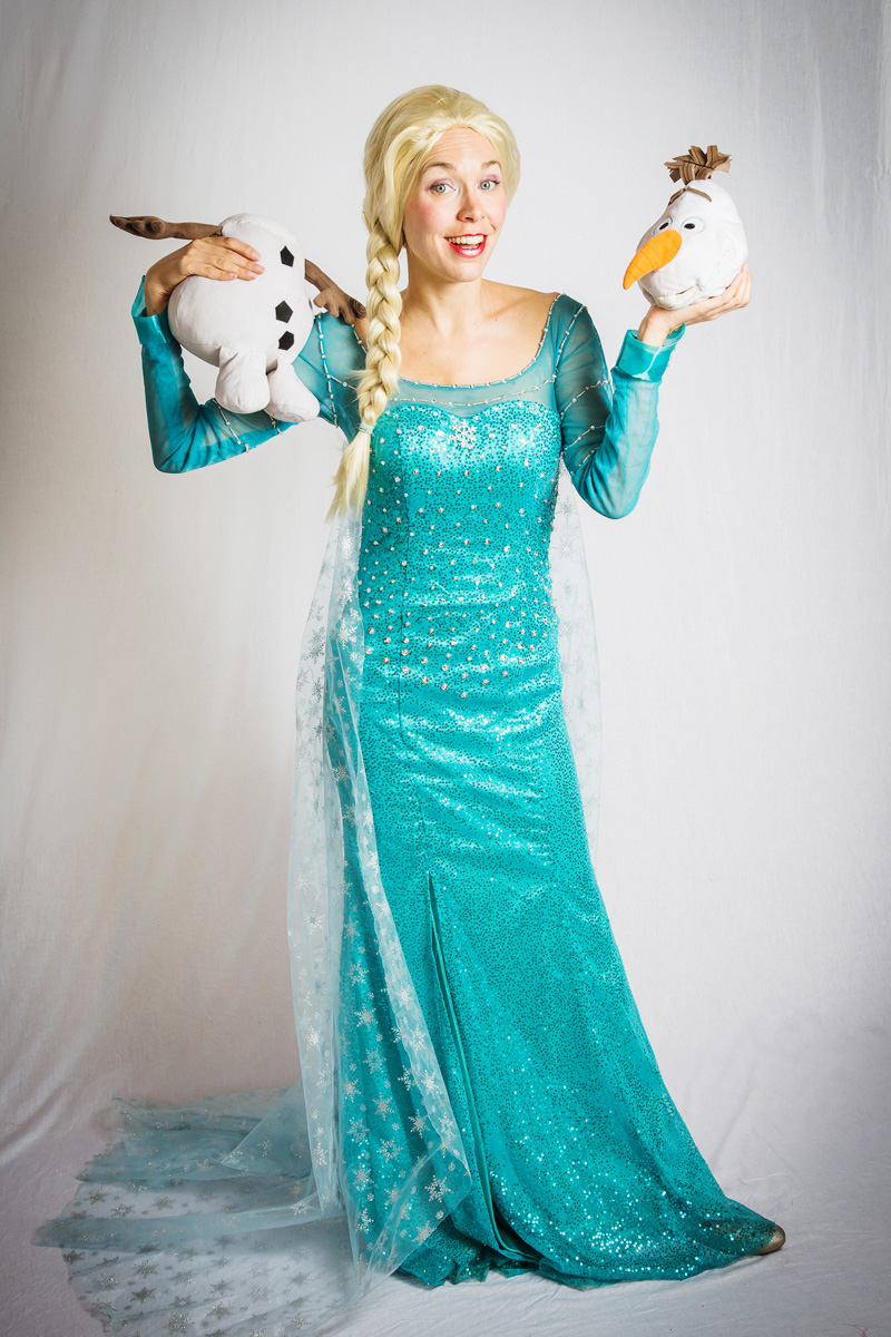 The Snow Queen brings Olaf where she goes! Olaf the puppet falls apart, just like in "real life"!